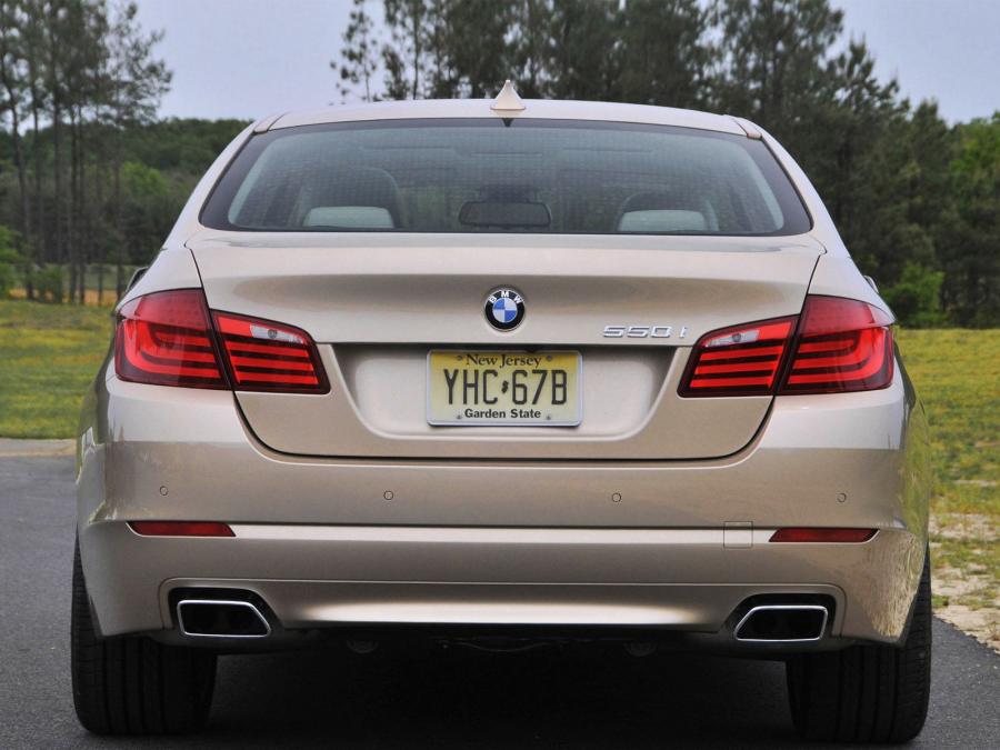  BMW 550i 2010 года  (US) (фото 4 из 7)